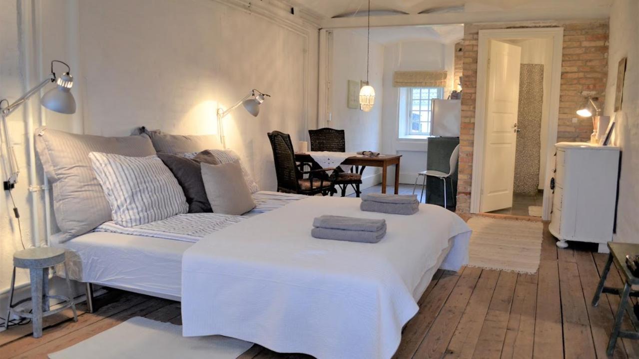 Store Ejlstrup Bed & Breakfast Odense Eksteriør bilde