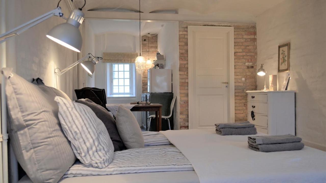 Store Ejlstrup Bed & Breakfast Odense Eksteriør bilde